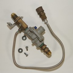 Weber Summit 400/600 Series Natural Gas Bulkhead with Regulator 70345