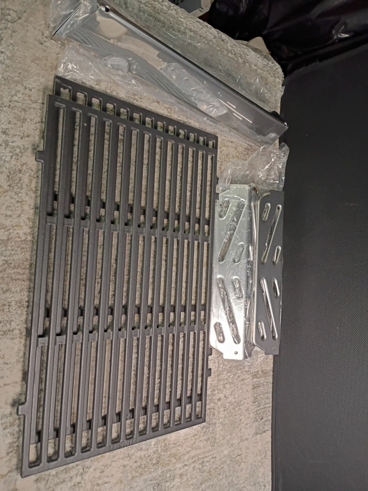 New Universal Grill Replacement Kit – 2 Cast Iron Grates (HMC802G) + 8 Stainless