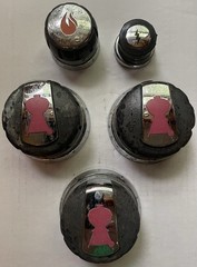 WEBER GAS GRILL KNOB SET FOUR (4) KNOBS and IGNITER BUTTON GENUINE OEM USED