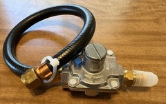 Chen Fong Model 3030 Natural Gas Grill Regulator. Brand New With 16 Inch Line. ￼
