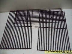 3 Grates: Top and two bottom grates for Pit Boss Model 700FB