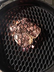 Parrilla Redonda De Hierro Fundido 22 Pulgadas Para Asadores Weber A Carbón NEW.