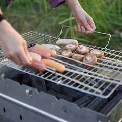 Outdoor Barbecue Grill Net with Handles Perfect for Grilling Various Foods