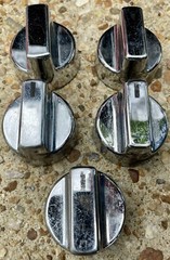 CHAR-GRILLER CHARGRILLER GAS GRILL KNOB SET, FIVE (5) KNOBS, SILVER CHROME, USED
