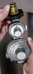 UNIVERSAL DUAL STAGE PROPANE REGULATOR (NEW) Char-Broil 9059398