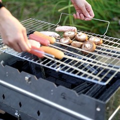 Outdoor Barbecue Grill Net with Handles Perfect for Grilling Various Foods