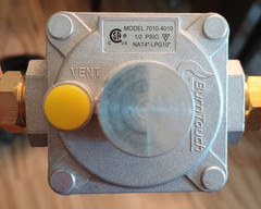 Burn Touch Natural Gas Regulator 7010-4010, 1/2 PSIG NAT4″ LPG10″
