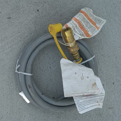 Gas Regulator & Hose H721-102 Gray Rubber/Brass for Weber Genesis II E-310