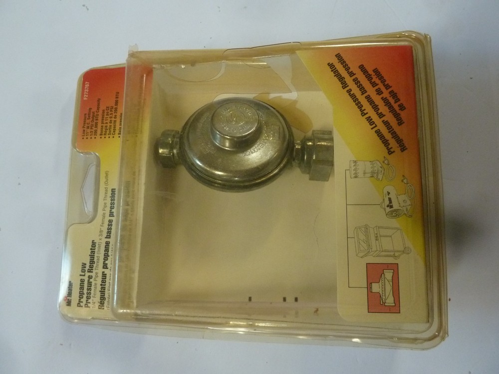 Mr. Heater Propane Regulator 1/4″ Female Inlet 3/8″ Female Outlet Pipe F273767
