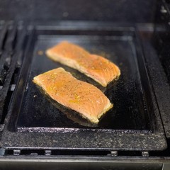 Versatile Cast Iron Griddle for Weber Spirit II & Genesis Grills – 17.5″L x 12″W