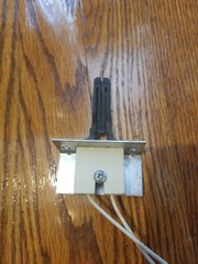 York / Coleman / Luxaire S1-07317403000 Ignitor Mounting Bracket OEM – Used ♧