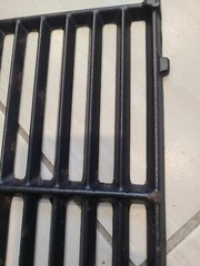 2013 Weber Spirit E-310 Replacement Part – 1 Cast Iron Cooking Grate – USED